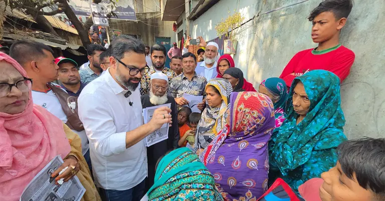 গণসংযোগে আমিনুক হক